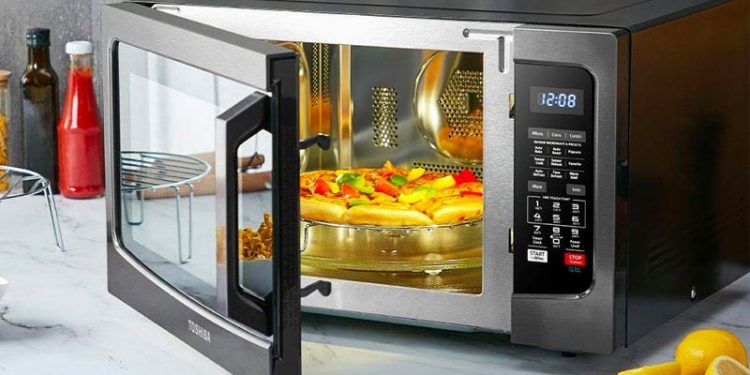 O micro-ondas faz mal para a saúde ou deixa a comida menos nutritiva?