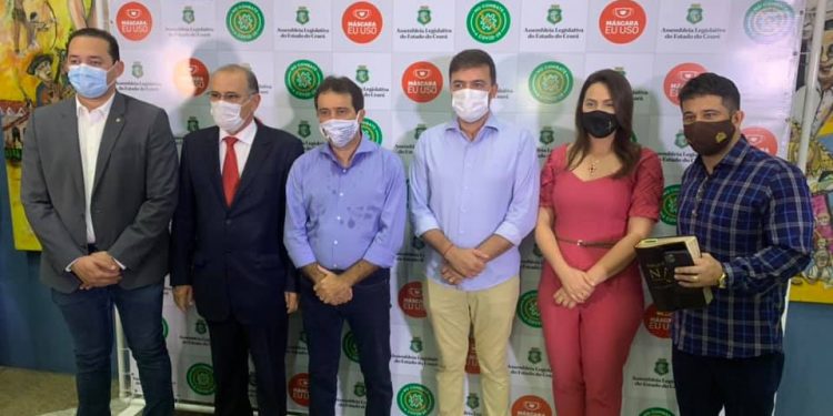 Evandro Leitão é oficializado candidato à Presidência da AL; Fernando Santana permanece como vice