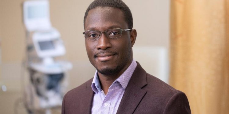 Médico nigeriano é líder dos estudos clínicos da vacina da Pfizer nos EUA