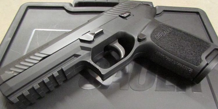 Fachin suspende alíquota zero para importação de revólveres e pistolas