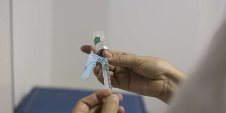 Câmaras refrigeradas e mais 6 milhões de seringas e agulhas adquiridas pelo Governo do Ceará chegam em janeiro