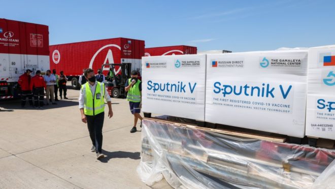 Argentina anuncia vacinação contra a Covid-19 a partir de terça-feira com a Sputnik V