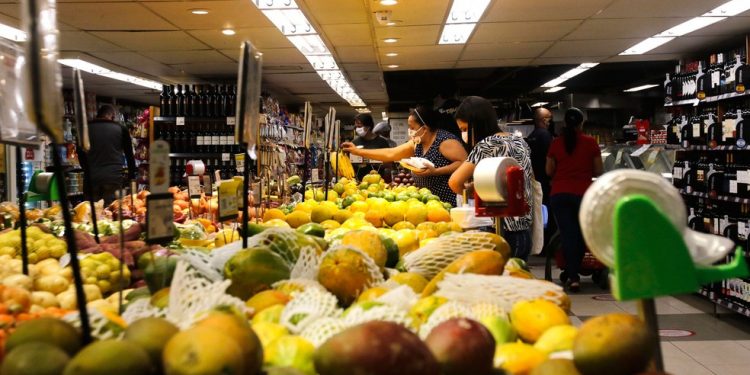 IPCA: inflação acelera para 0,89% em novembro, maior alta para o mês em 5 anos