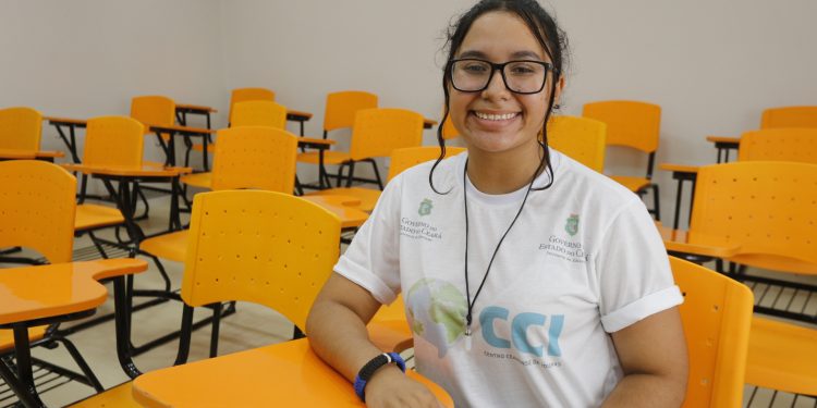 Governo do Ceará certifica alunos e professores da primeira turma formada nos Centros Cearenses de Idiomas