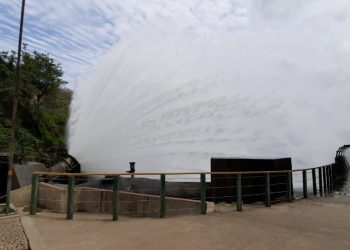 A válvula dispersora é um dos pontos mais visitados do açude Orós, devido a grande liberação de água. O acesso ao local está proibido por tempo indeterminado (Foto: Wandenberg Belém)