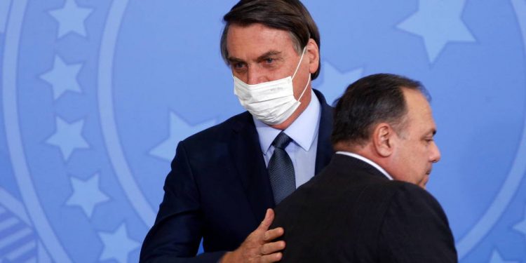 Bolsonaro defende Pazuello e diz que ministro é ‘tremendo de um gestor’