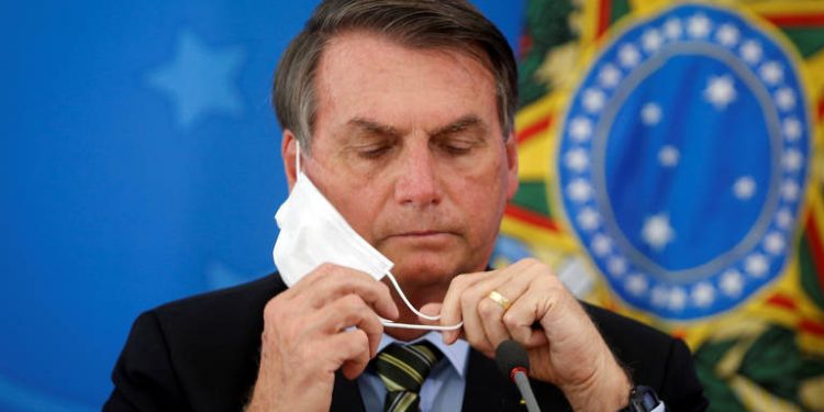 Bolsonaro tenta mudar discurso sobre pandemia para conter crise e pressão por impeachment