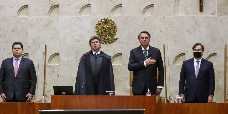 STF desmente Bolsonaro e afirma que não proibiu governo federal de atuar contra pandemia