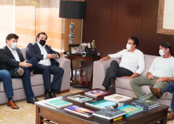 Baleia Rossi e Rodrigo Maia se encontraram com deputados federais do Ceará em busca de apoio para presidência da Câmara (Foto: Governo do Ceará/Divulgação)