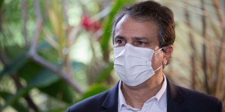 Governador Camilo Santana lamenta 10 mil mortes por Covid-19 no Ceará
