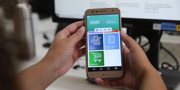 Prova de vida de 145 mil servidores do Ceará passa a ser feita por aplicativo