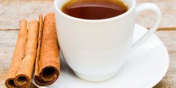 Chá de canela causa aborto? Veja para que serve e benefícios