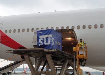 O País vai receber, ao todo, 2 milhões de doses da vacina de Oxford/AstraZeneca (Foto: Divulgação/Ministério da Saúde)