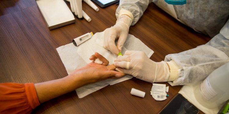 Brasil ultrapassa 210 mil mortos pela Covid-19