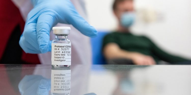 Anvisa termina análise de documentos já apresentados pela AstraZeneca para vacina da Covid