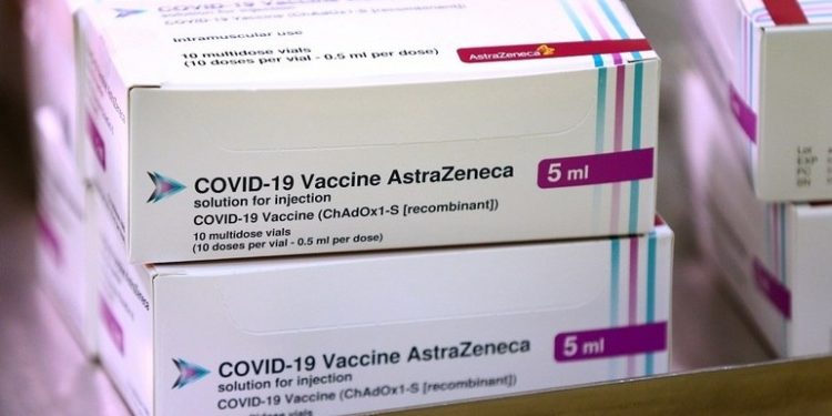 Ceará recebe 72,5 mil doses da vacina de Oxford contra a Covid-19