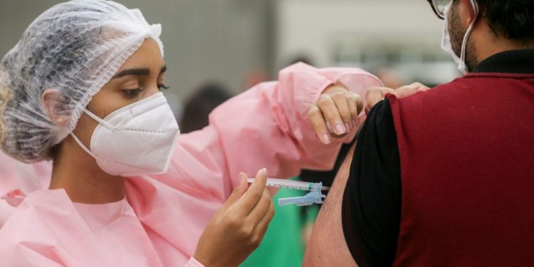 Ceará vacinou 48,8 mil pessoas contra a Covid-19; apenas 21,8% das doses foram aplicadas