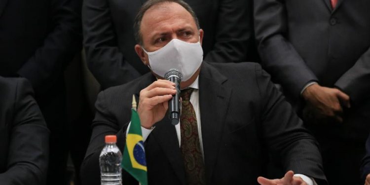 Lewandowski autoriza inquérito contra Pazuello por crise no Amazonas