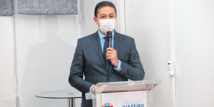 Gledson Bezerra inicia gestão com foco em saúde e contas públicas