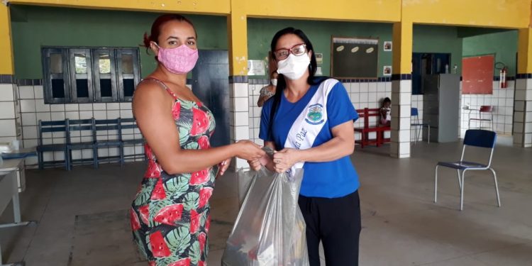 Secretaria de Educação de Barbalha inicia entrega de kits da merenda escolar
