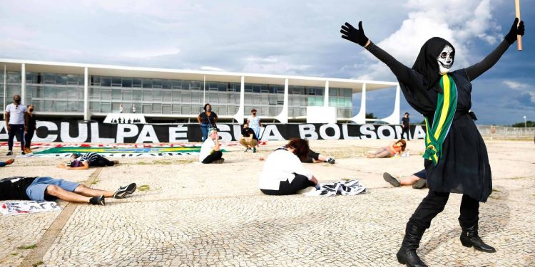 Fracasso na guerra da vacina faz até centrão falar de impeachment de Bolsonaro