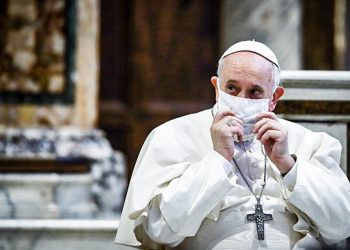 Papa Francisco recebe vacina contra Covid-19 no Vaticano