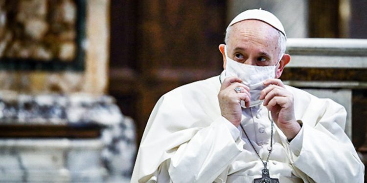 Papa Francisco recebe vacina contra Covid-19 no Vaticano