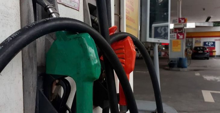 Posto de combustíveis vende gasolina a 2 reais para protestar contra aumento