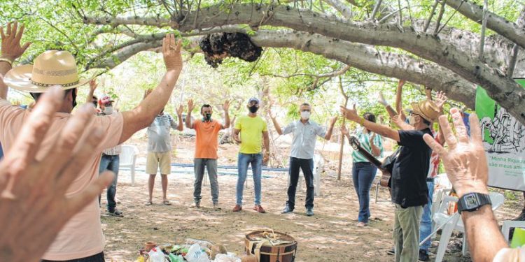 Profetas da chuva se adaptam à pandemia para manter tradição viva