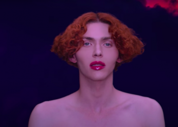 Cantora Sophie morre ao ‘escalar’ para ver lua e escorrega