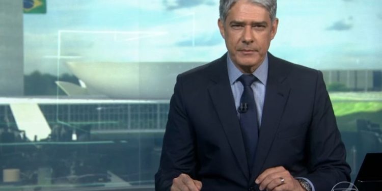 William Bonner imita Jair Bolsonaro no Jornal Nacional e web vai ao delírio com deboche