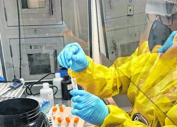 No Laboratório de Farmacogenética da UFC é possível fazer o sequenciamento do vírus (Foto: Arquivo)