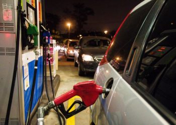 Petrobras anuncia reajuste de 10,2% na gasolina e de 15% no diesel; o quarto do ano