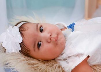 Ágatha Heloísa é portadora de AME e necessita da sua ajuda; saiba como doar