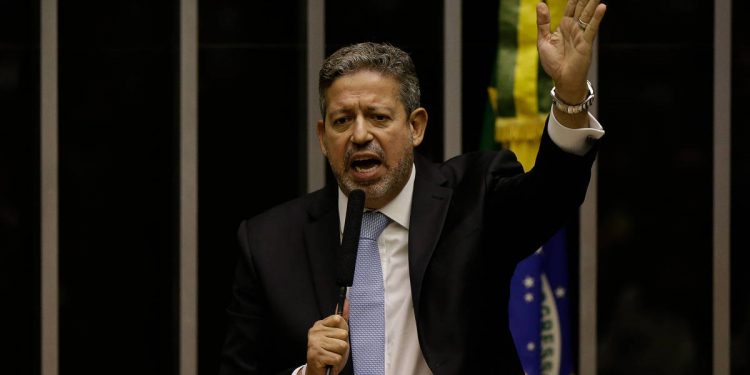 Arthur Lira é eleito presidente da Câmara após Bolsonaro liberar emendas