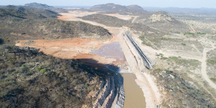 Acidente em barragem deixa três operários mortos em Brejo Santo