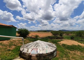 Uma cisterna de 16 mil litros “atende a uma família de cinco pessoas por oito meses para beber e cozinhar os alimentos (Foto: Wandenberg Belem)