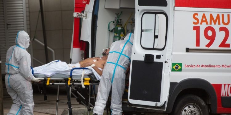 Internações por Covid-19 crescem 98% em um mês no Ceará