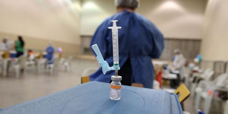 Em um mês, Ceará ultrapassa 273 mil doses de vacinas contra a Covid-19 aplicadas
