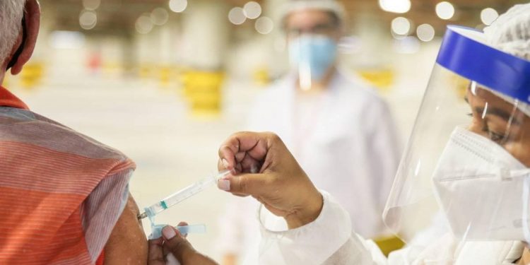 Ceará vacinou 318.726 pessoas contra a Covid-19; 54.475 já receberam a segunda dose