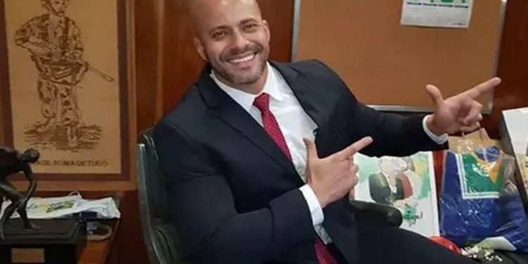 Moraes determina, e PF prende em flagrante deputado bolsonarista que fez vídeo atacando ministros do STF