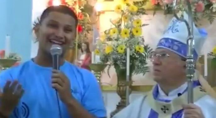 Arcebispo é acusado de LGBTfobia ao negar entrevista a jovem paroquiano; veja vídeo