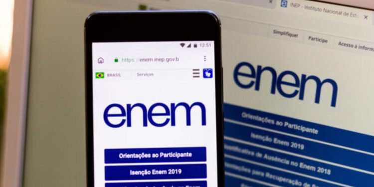 Mais da metade dos inscritos no Enem Digital no Ceará falta à prova; ausência foi de 69,6%