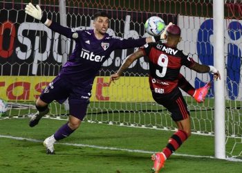 Flamengo é campeão brasileiro mesmo após perder para o São Paulo no Morumbi