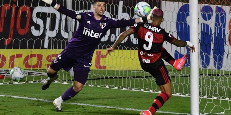 Flamengo é campeão brasileiro mesmo após perder para o São Paulo no Morumbi