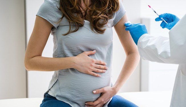 Posso tomar vacina contra a Covid-19 se estiver grávida ou amamentando?