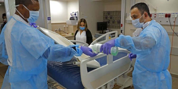 Hospital de Israel diz ter desenvolvido medicamento que pode curar a Covid-19