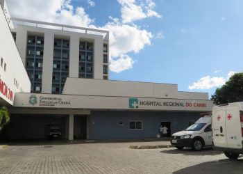 O Hospital Regional do Cariri (HRC), só tem quatro das 44 vagas disponíveis (Foto: Antonio Rodrigues)