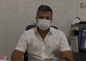 Prefeito de Mombaça, Orlando Filho (MDB), anunciou em transmissão ao vivo que, no domingo (28), haverá uma nova reunião para decidir se haverá a ampliação da determinação (Foto: Reprodução)