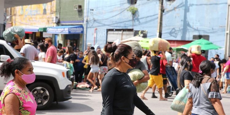 Covid avança nos municípios, e Ceará chega a 90% das cidades em níveis de alerta alto ou altíssimo